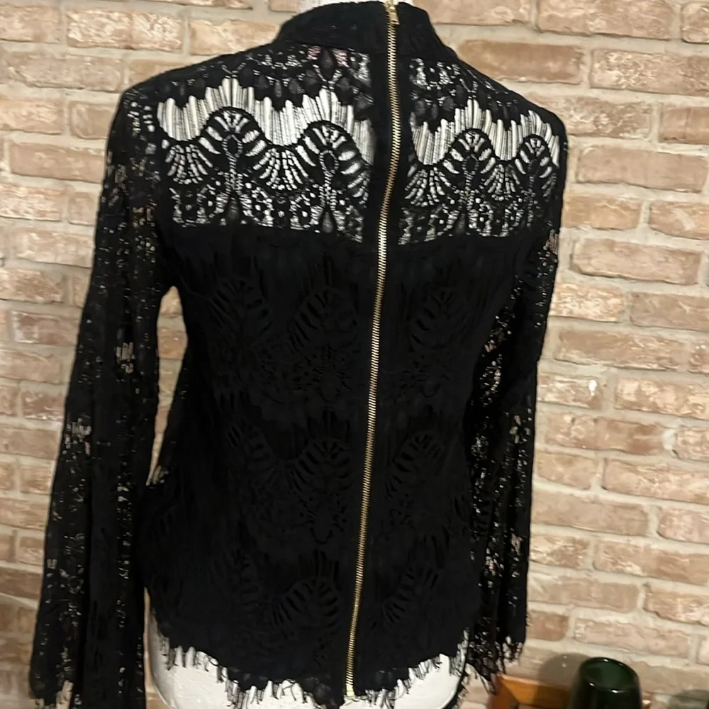 Philosophy black lace top w/back zipper & dramatic sleeves!